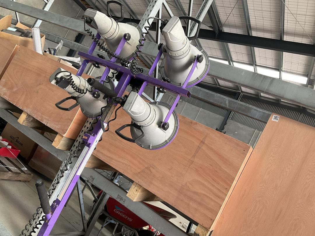 Photo '18' of Industrial Work Light or Similar on Wheels