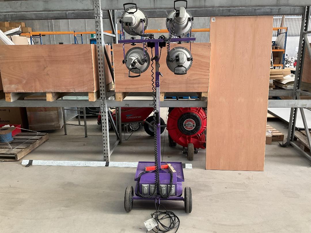 Photo '15' of Industrial Work Light or Similar on Wheels