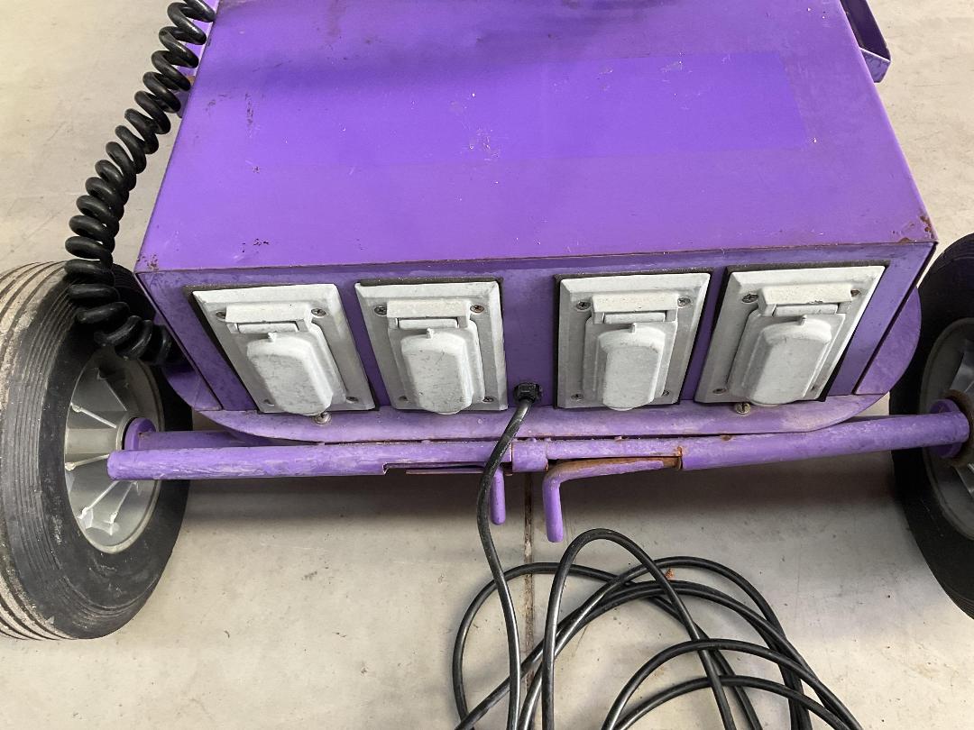 Photo '16' of Industrial Work Light or Similar on Wheels