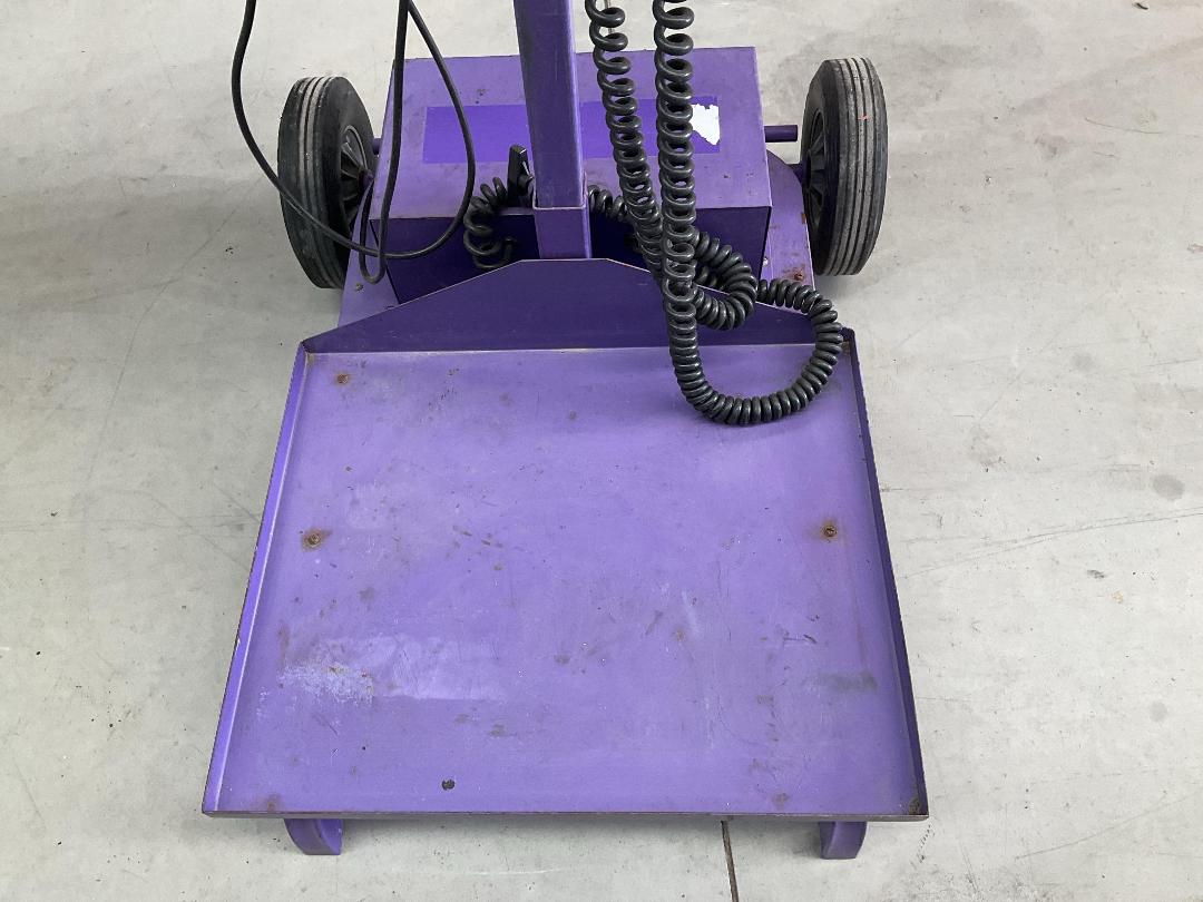 Photo '2' of Industrial Work Light or Similar on Wheels