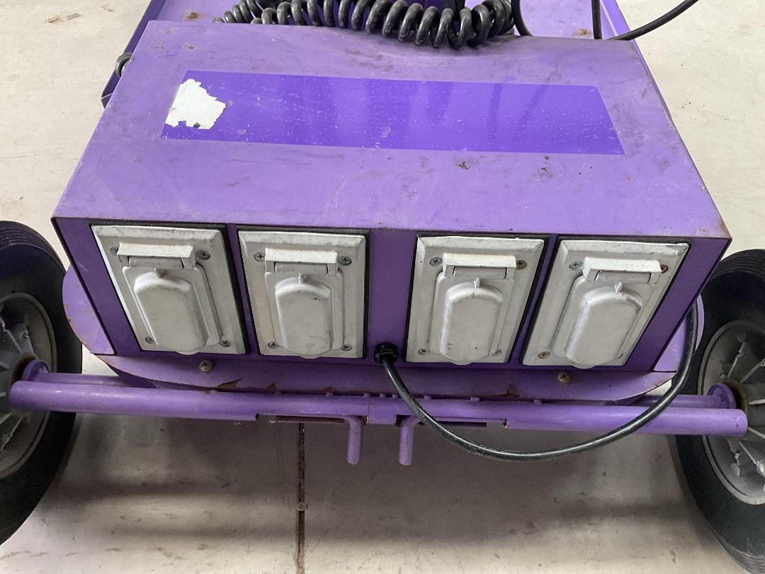 Photo '7' of Industrial Work Light or Similar on Wheels