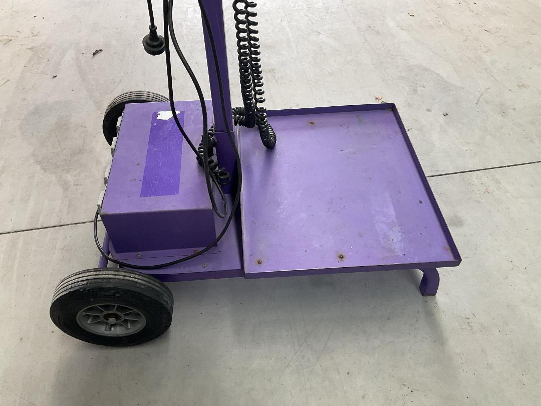 Photo '8' of Industrial Work Light or Similar on Wheels