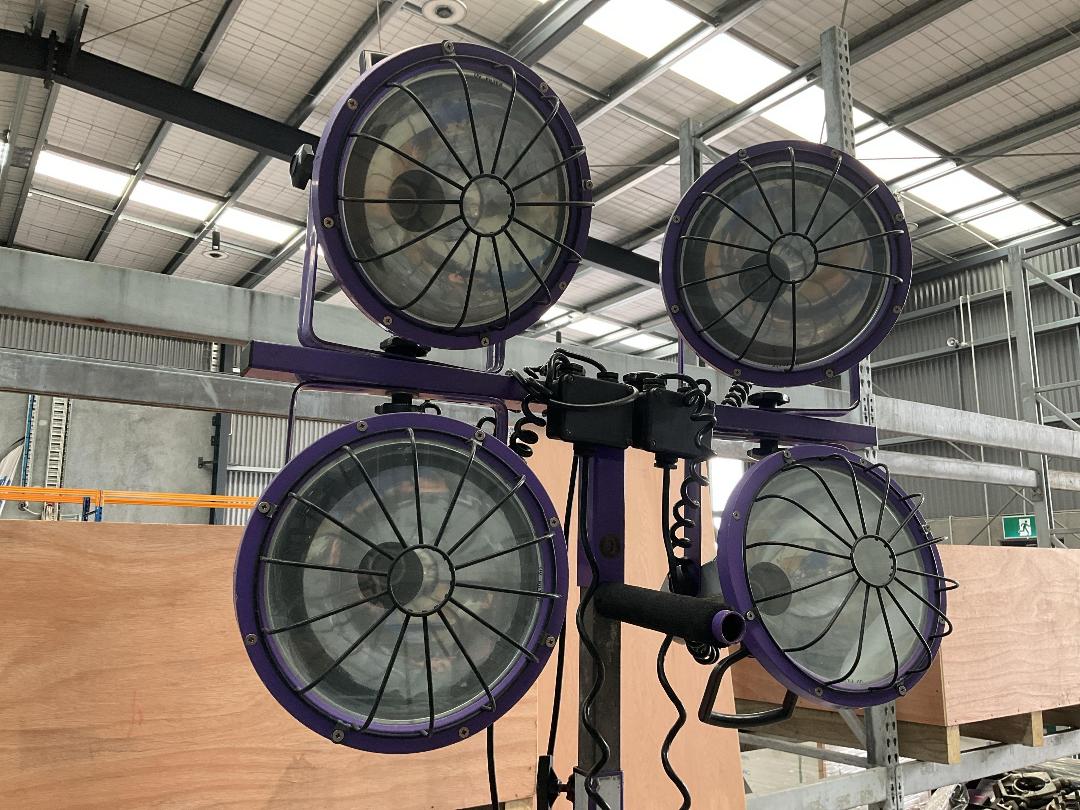 Photo '11' of Industrial Work Light or Similar on Wheels