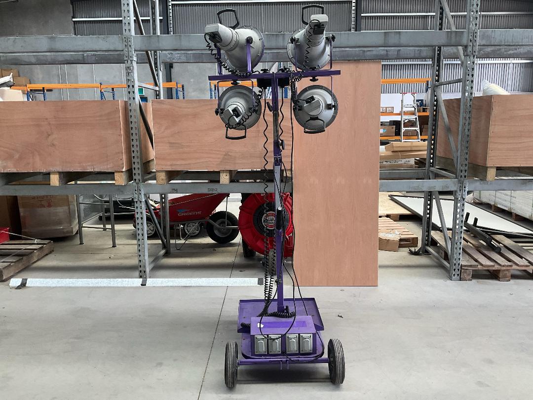 Photo '15' of Industrial Work Light or Similar on Wheels