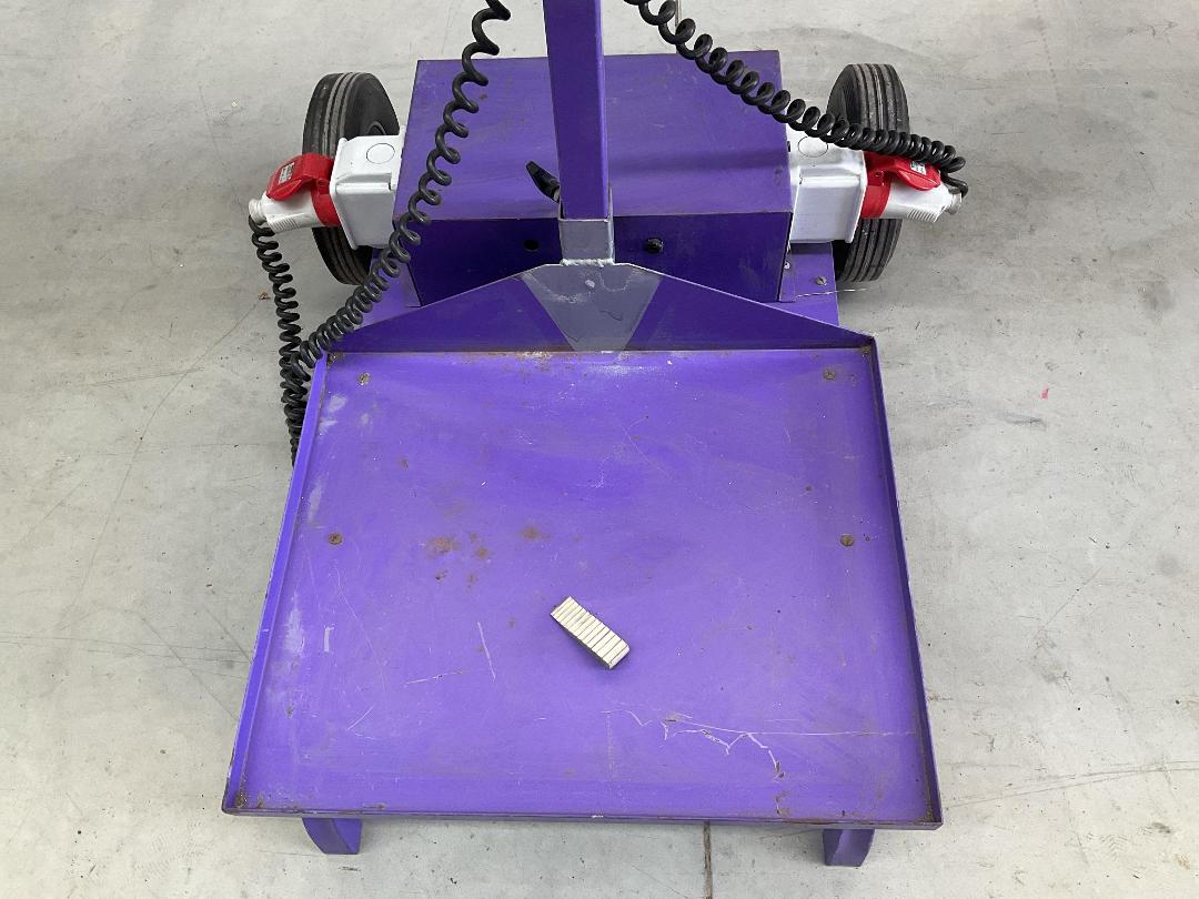 Photo '2' of Industrial Work Light or Similar on Wheels