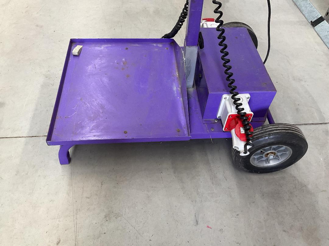 Photo '4' of Industrial Work Light or Similar on Wheels