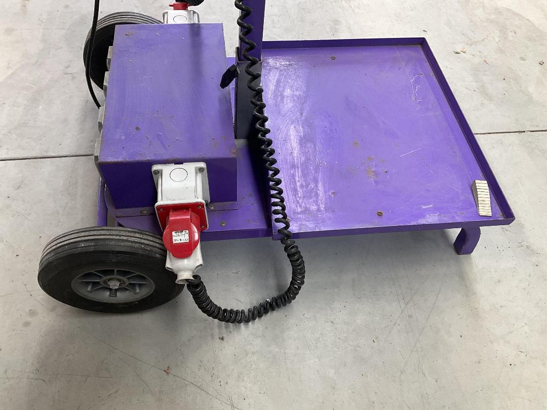 Photo '9' of Industrial Work Light or Similar on Wheels