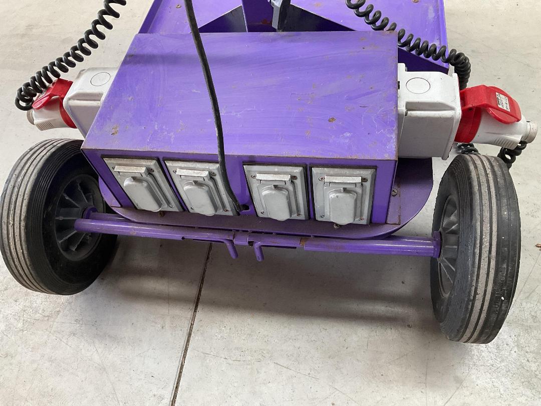 Photo '8' of Industrial Work Light or Similar on Wheels