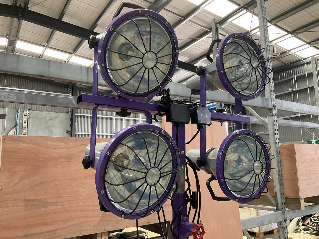 Photo '12' of Industrial Work Light or Similar on Wheels