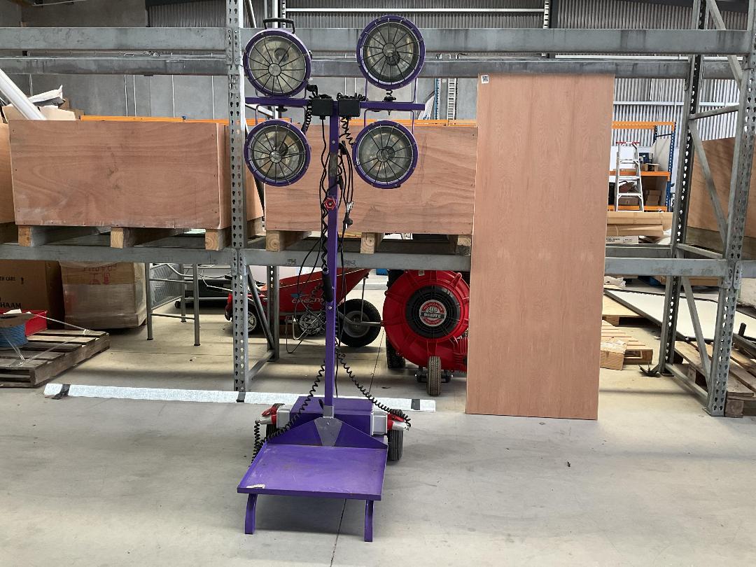 Photo '13' of Industrial Work Light or Similar on Wheels