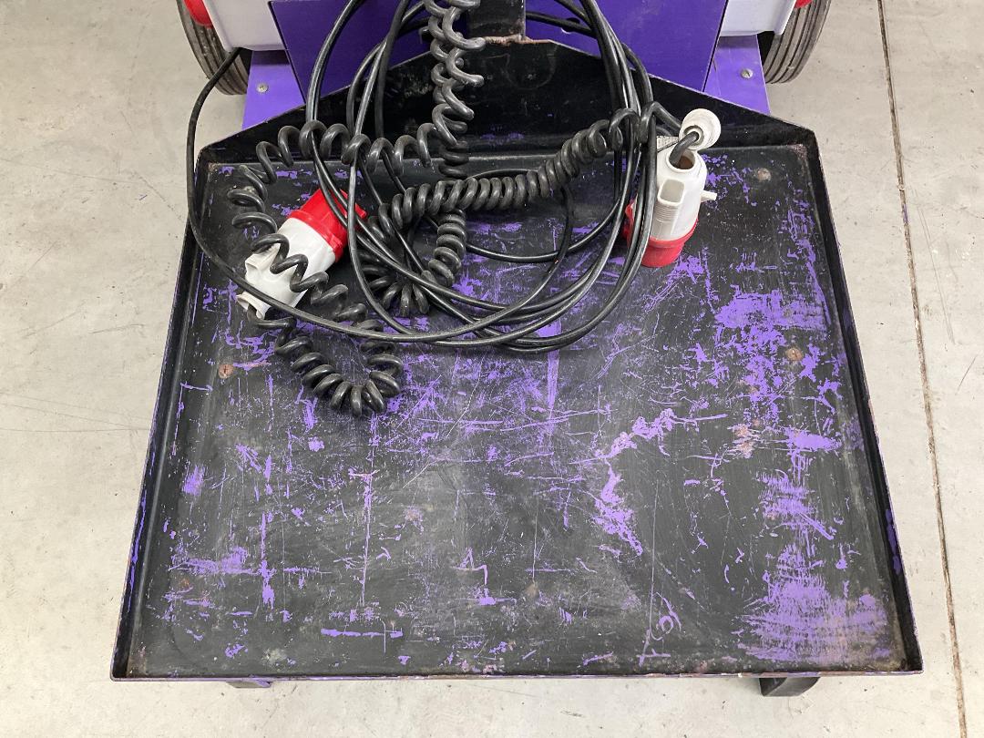 Photo '4' of Industrial Work Light or Similar on Wheels