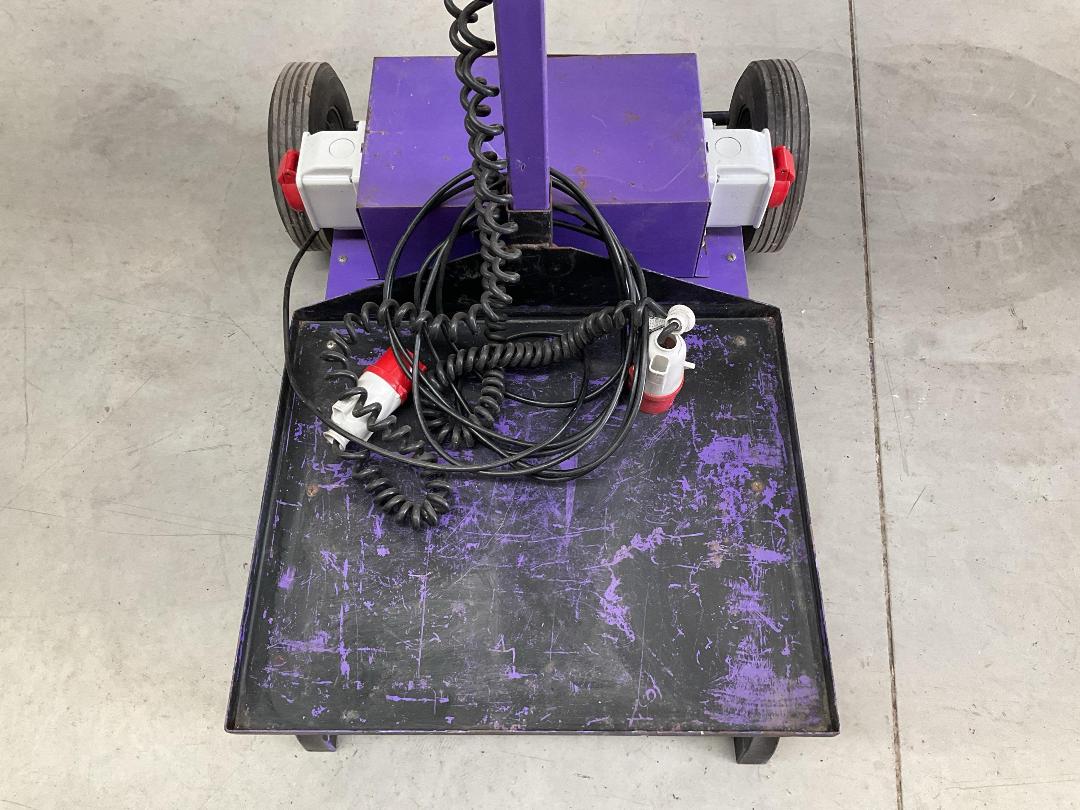 Photo '5' of Industrial Work Light or Similar on Wheels