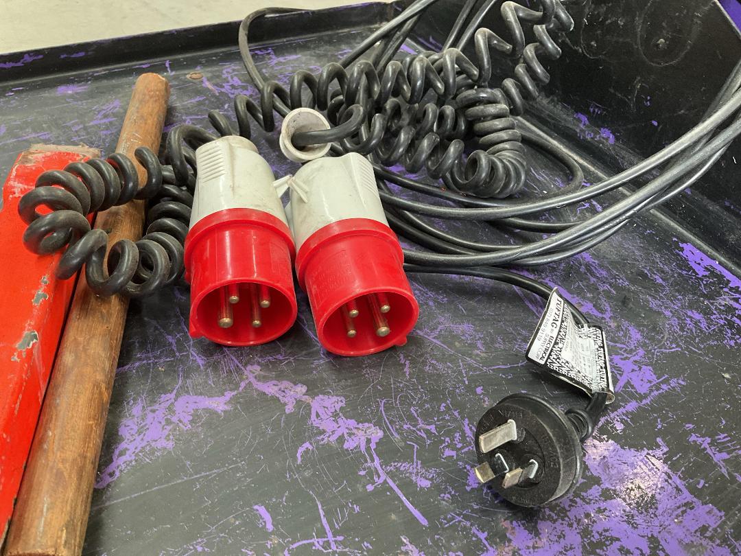 Photo '6' of Industrial Work Light or Similar on Wheels