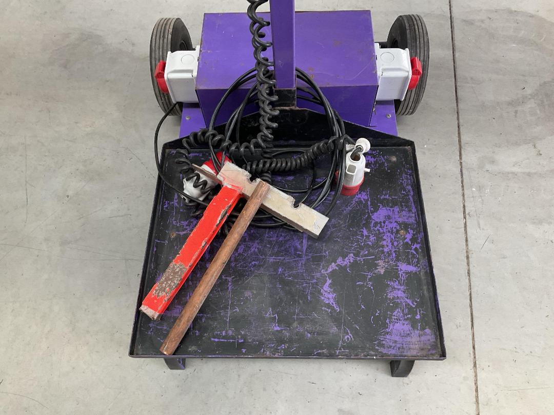 Photo '2' of Industrial Work Light or Similar on Wheels