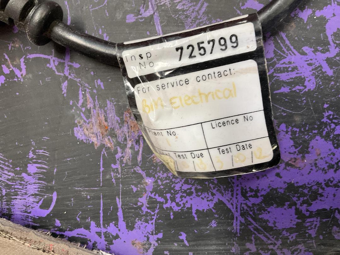 Photo '8' of Industrial Work Light or Similar on Wheels