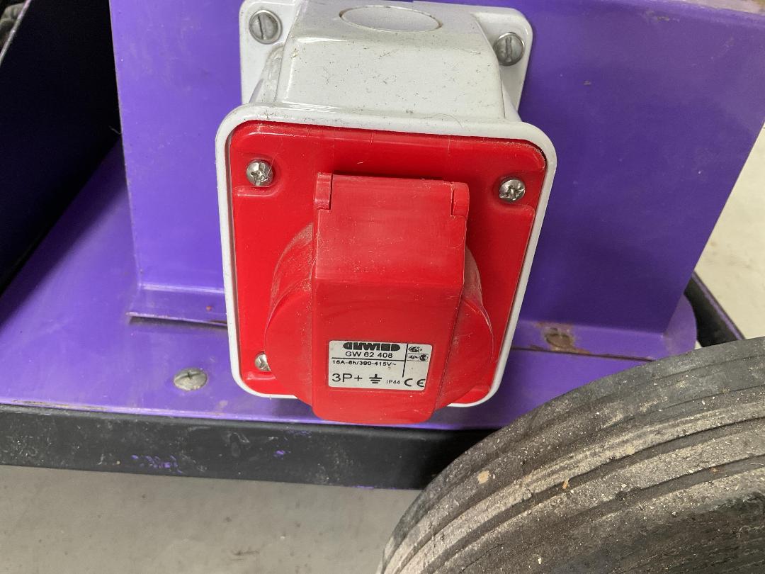 Photo '11' of Industrial Work Light or Similar on Wheels