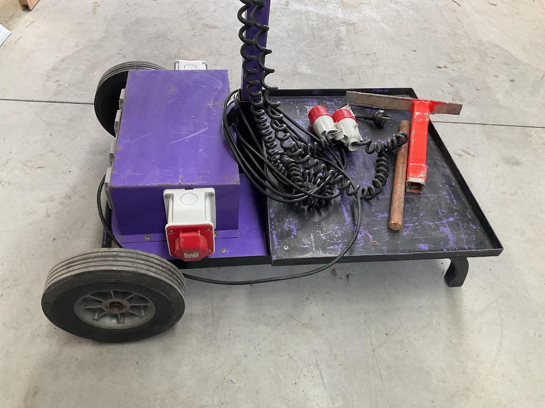 Photo '12' of Industrial Work Light or Similar on Wheels