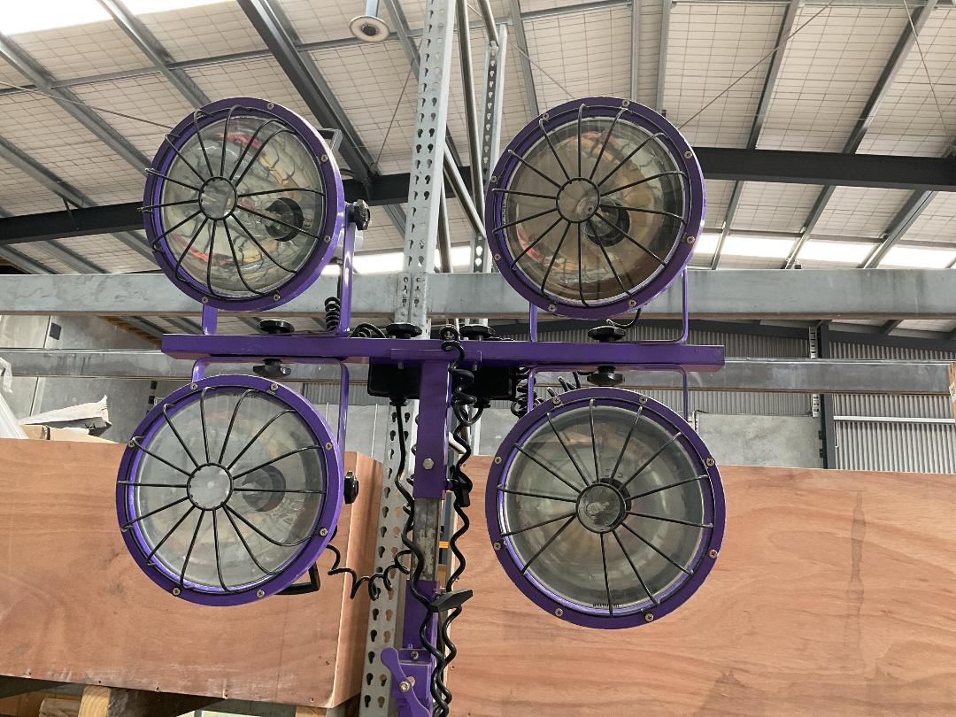 Photo '14' of Industrial Work Light or Similar on Wheels