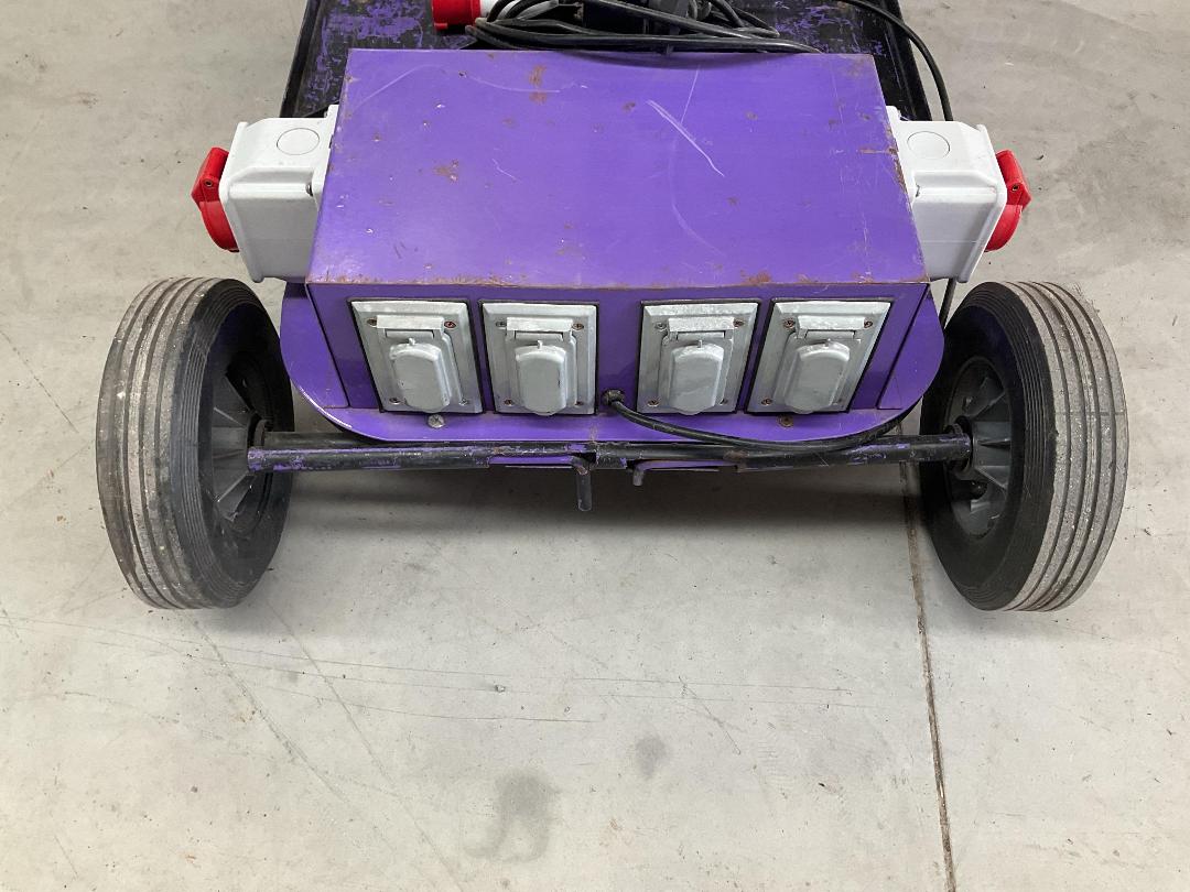 Photo '19' of Industrial Work Light or Similar on Wheels