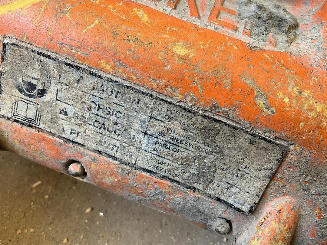 Photo '4' of Tool Chest w/ 3 Concrete Vibrators - Wacker M2000 etc Photo '4' of Tool Chest w/ 3 Concrete Vibrators - Wacker M2000 etc