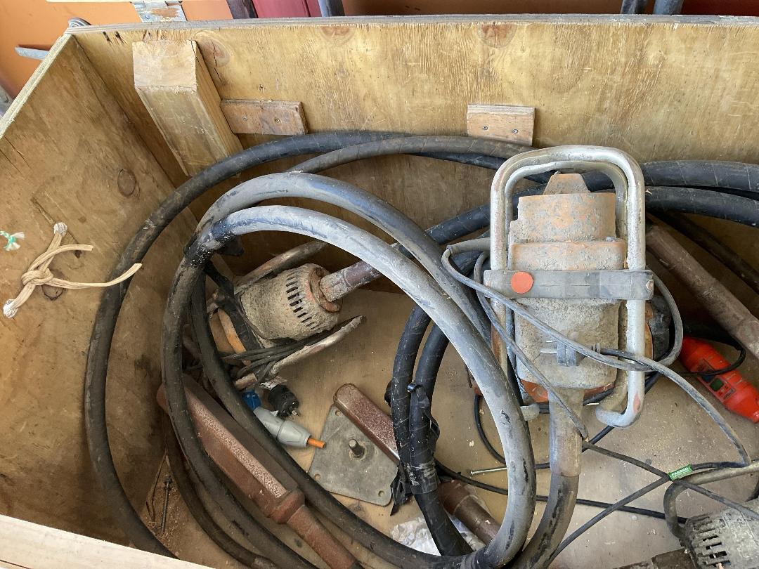 Photo '7' of Tool Chest w/ 3 Concrete Vibrators - Wacker M2000 etc Photo '7' of Tool Chest w/ 3 Concrete Vibrators - Wacker M2000 etc
