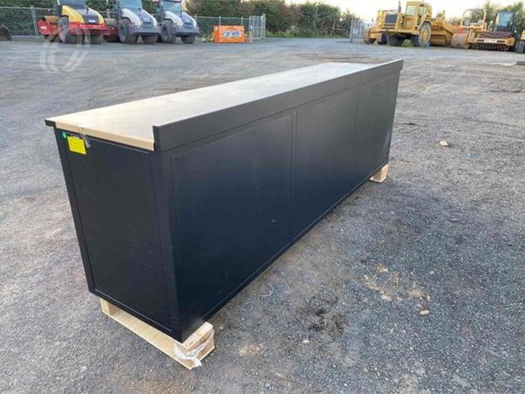 Photo '3' of Workbench on Castors - 12 Draw / 2 Storage Cupboards - 10FT *NEW* Photo '3' of Workbench on Castors - 12 Draw / 2 Storage Cupboards - 10FT *NEW*