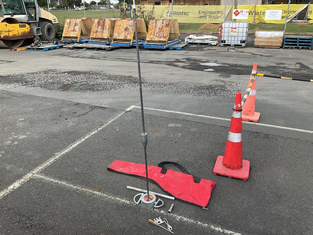 Photo '7' of Geotechnics Compaction Tester and other