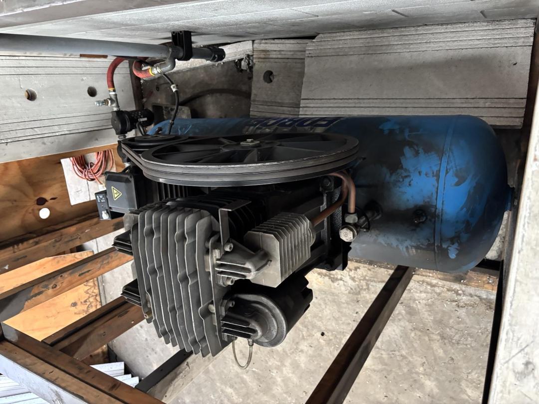 Photo '4' of Workshop Compressor
