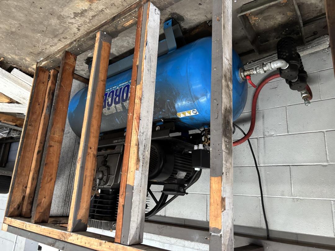 Photo '5' of Workshop Compressor