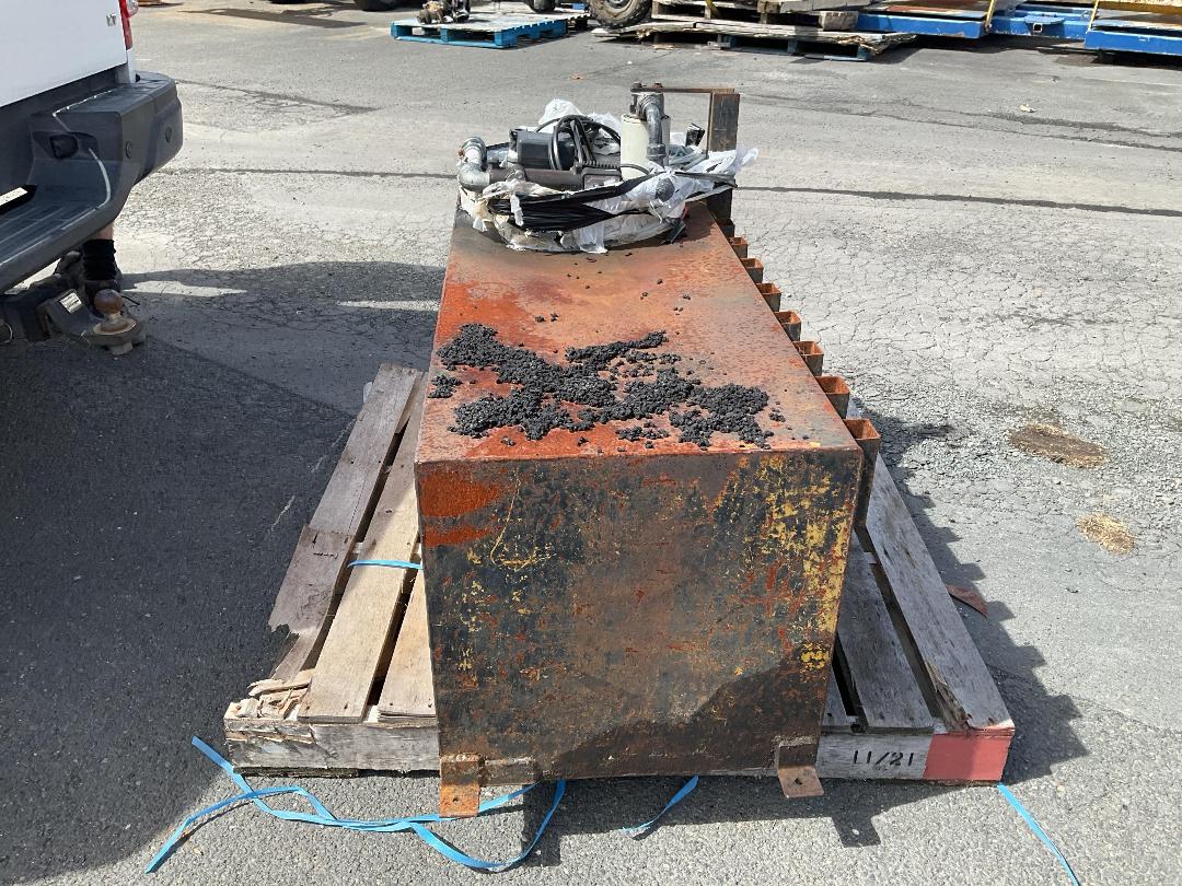 Photo '3' of Axillary Fuel Tank