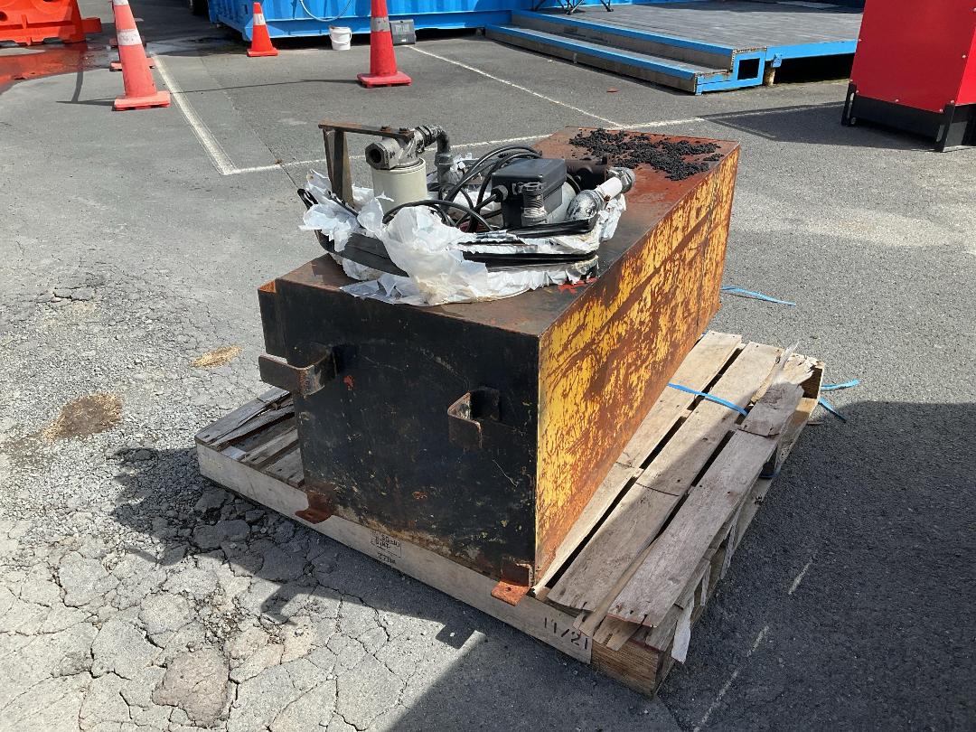 Photo '4' of Axillary Fuel Tank