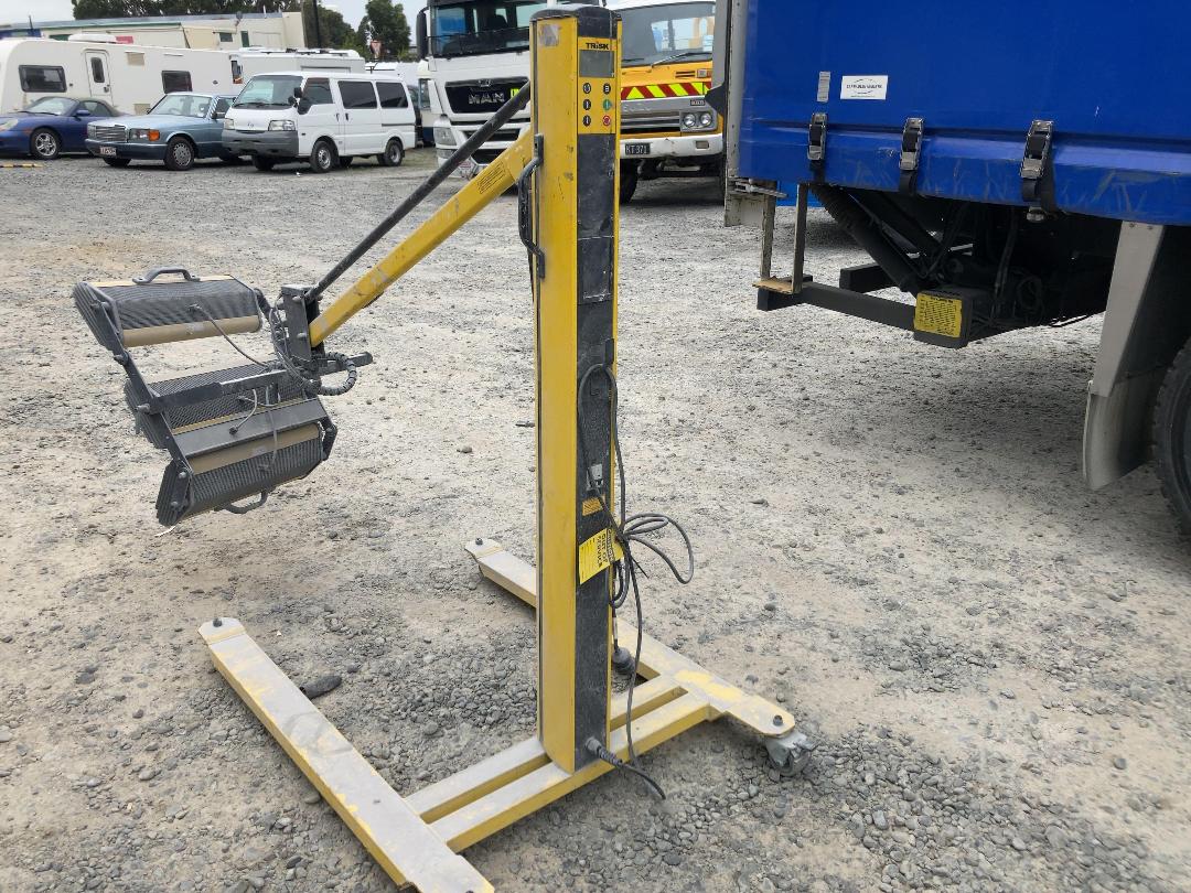 Photo '9' of TRISK - Infrared Automotive Paint Baking Lamp / Dryer Photo '9' of TRISK - Infrared Automotive Paint Baking Lamp / Dryer