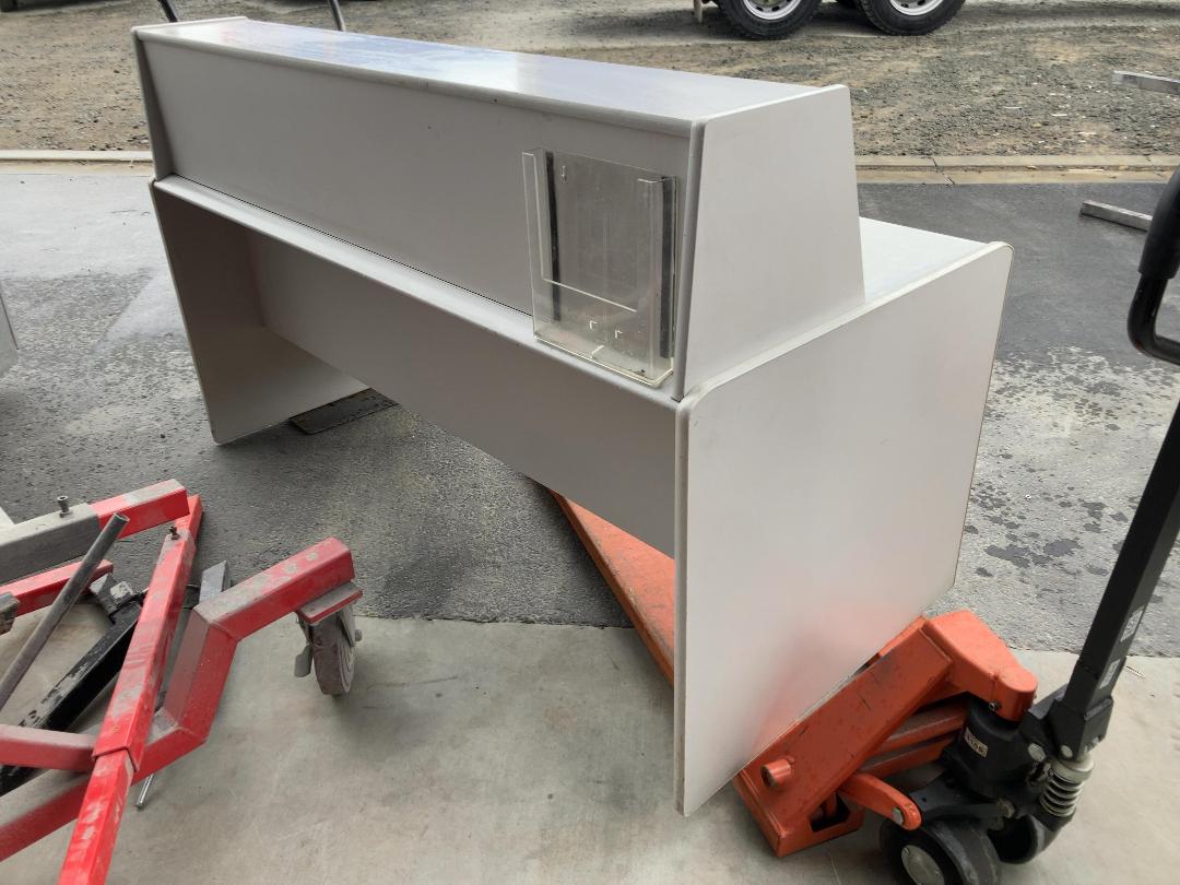 Photo '6' of Large Office / Reception Desk Photo '6' of Large Office / Reception Desk