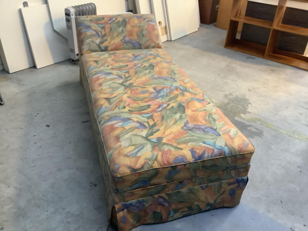 Photo '3' of Sick room bed /couch Photo '3' of Sick room bed /couch