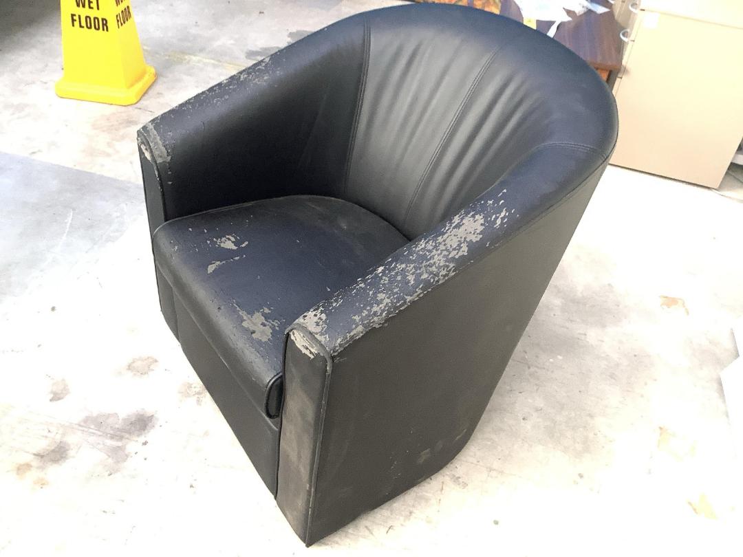 Photo '2' of Black arm chair Photo '2' of Black arm chair