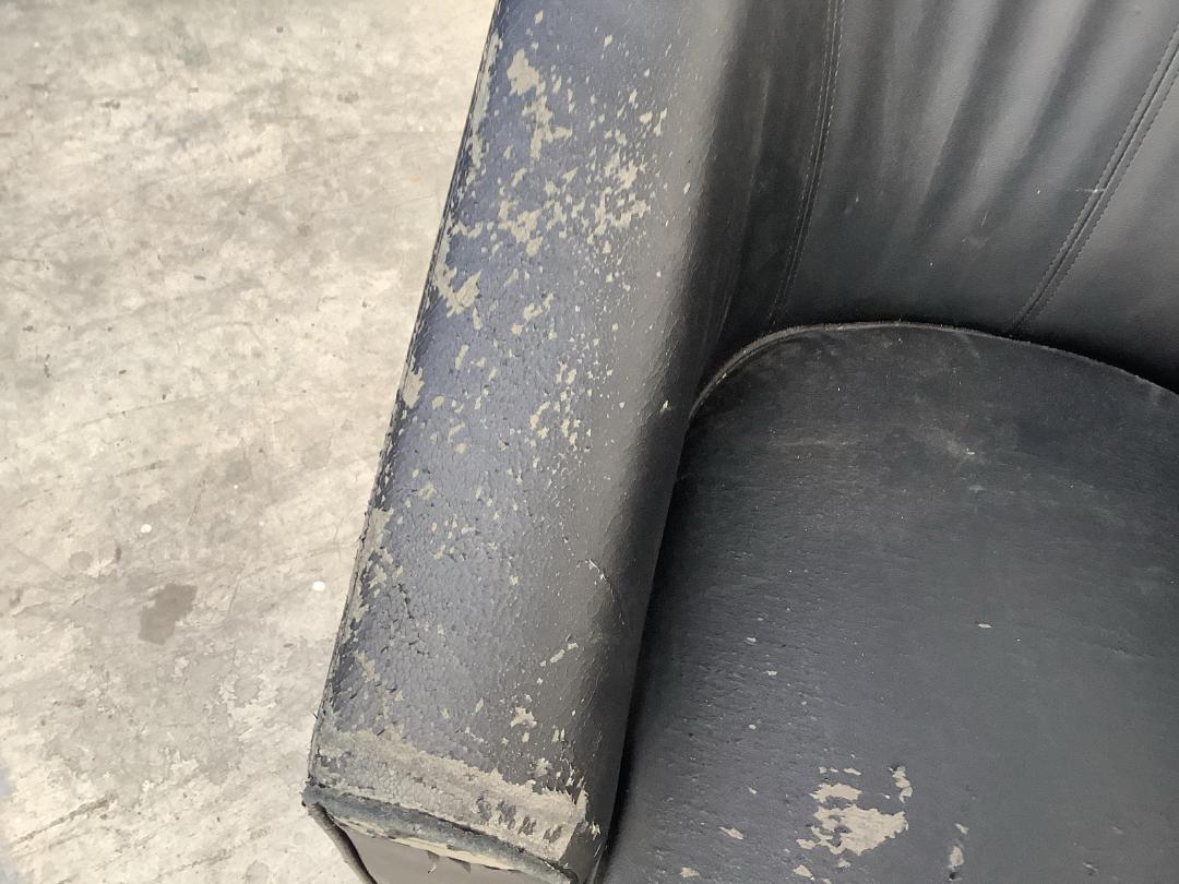 Photo '4' of Black arm chair Photo '4' of Black arm chair