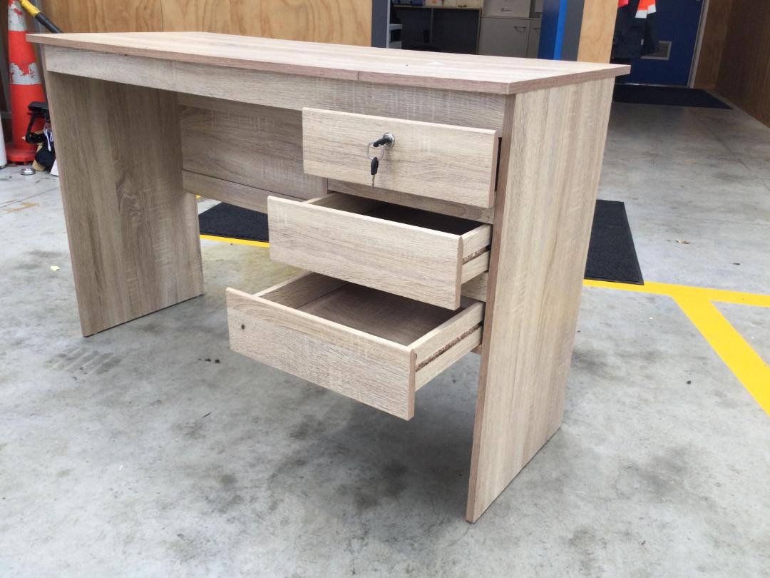 Photo '3' of Rectangle Desk Photo '3' of Rectangle Desk