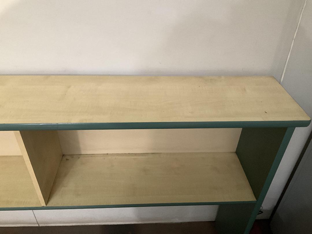 Photo '3' of Display shelf