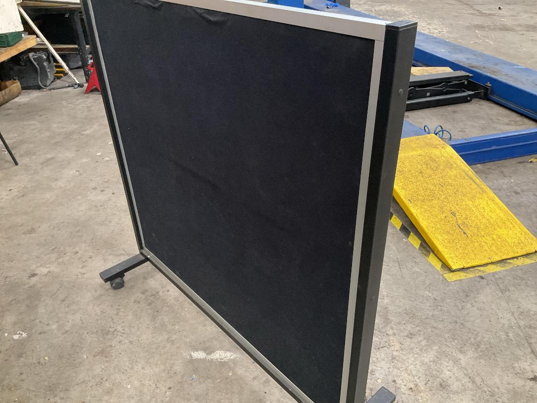 Photo '4' of Portable Screen/ Pin Board