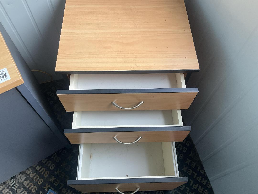 Photo '4' of Office cupboards & Mobile drawer set Photo '4' of Office cupboards & Mobile drawer set