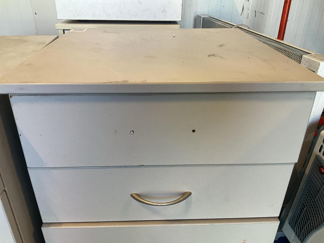 Photo '7' of 2x 3 Drawer Cabinents Photo '7' of 2x 3 Drawer Cabinents