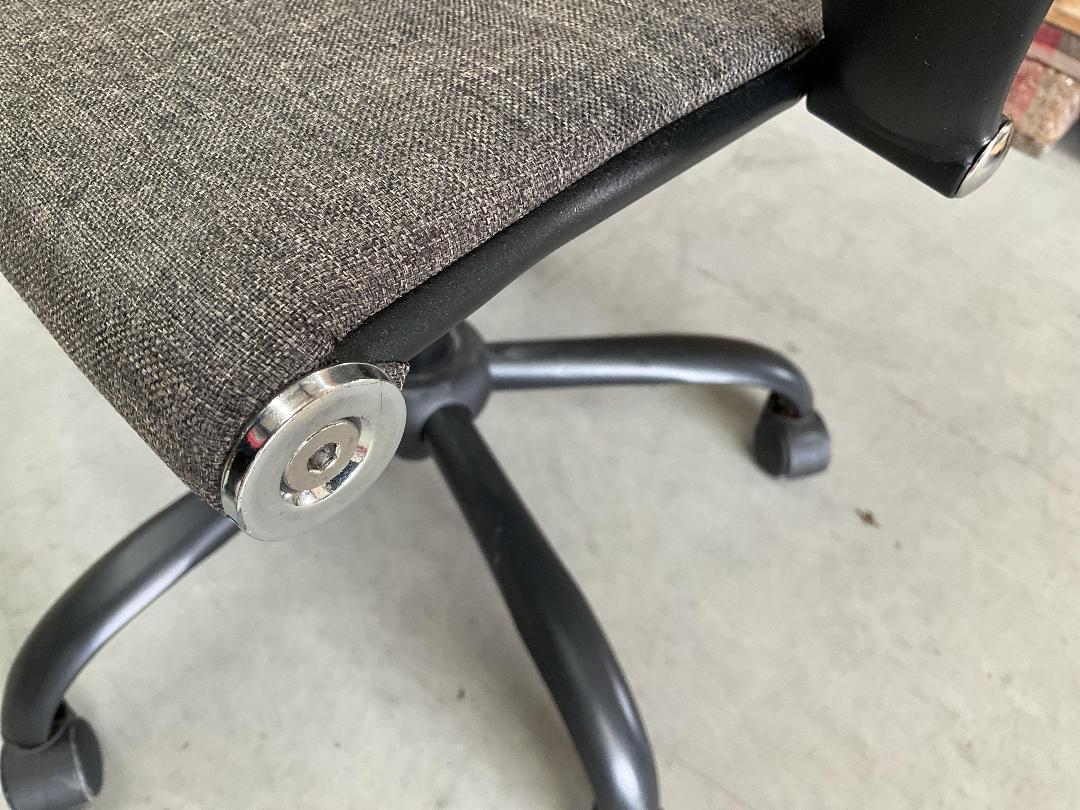 Photo '4' of Grey/Black Coloured Office Chair
