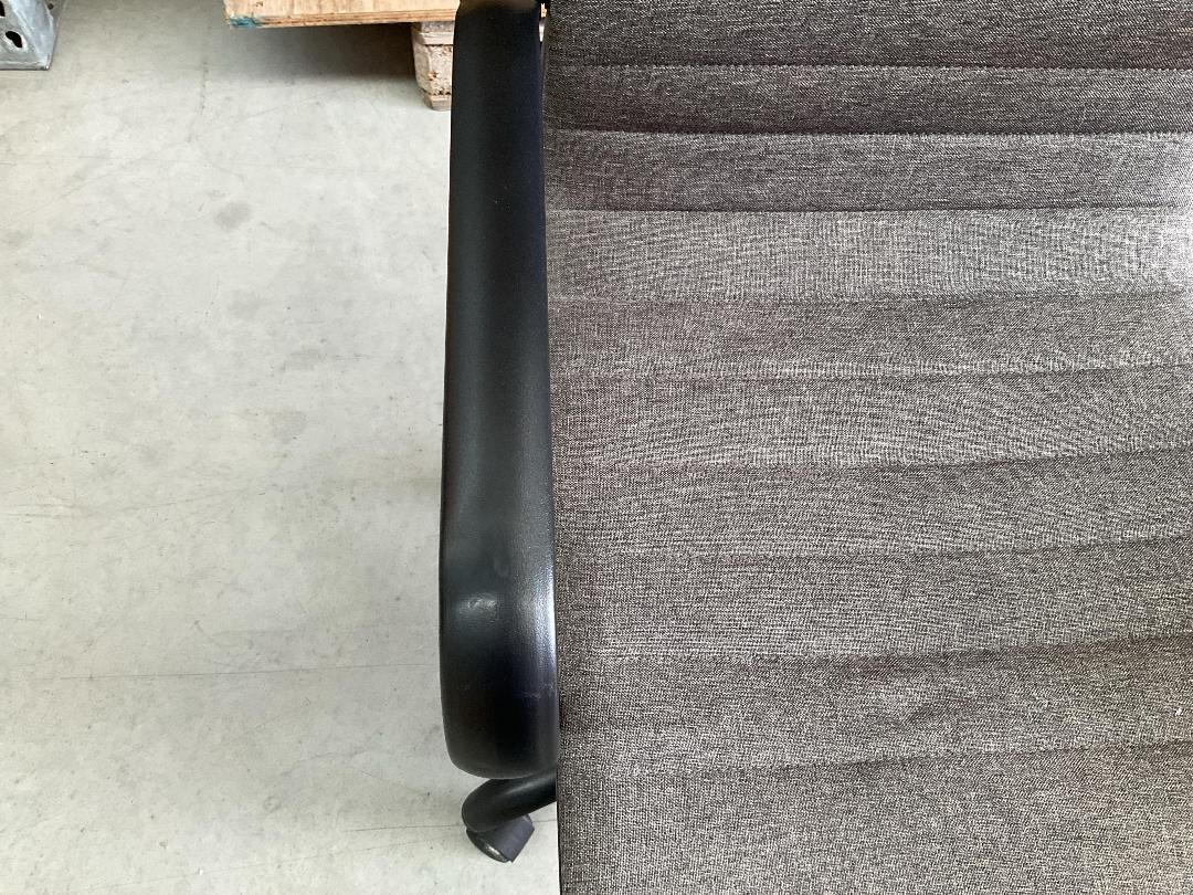 Photo '5' of Grey/Black Coloured Office Chair