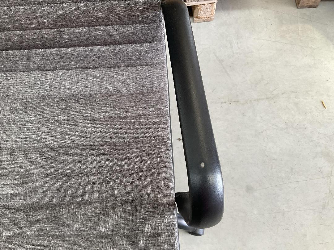 Photo '6' of Grey/Black Coloured Office Chair