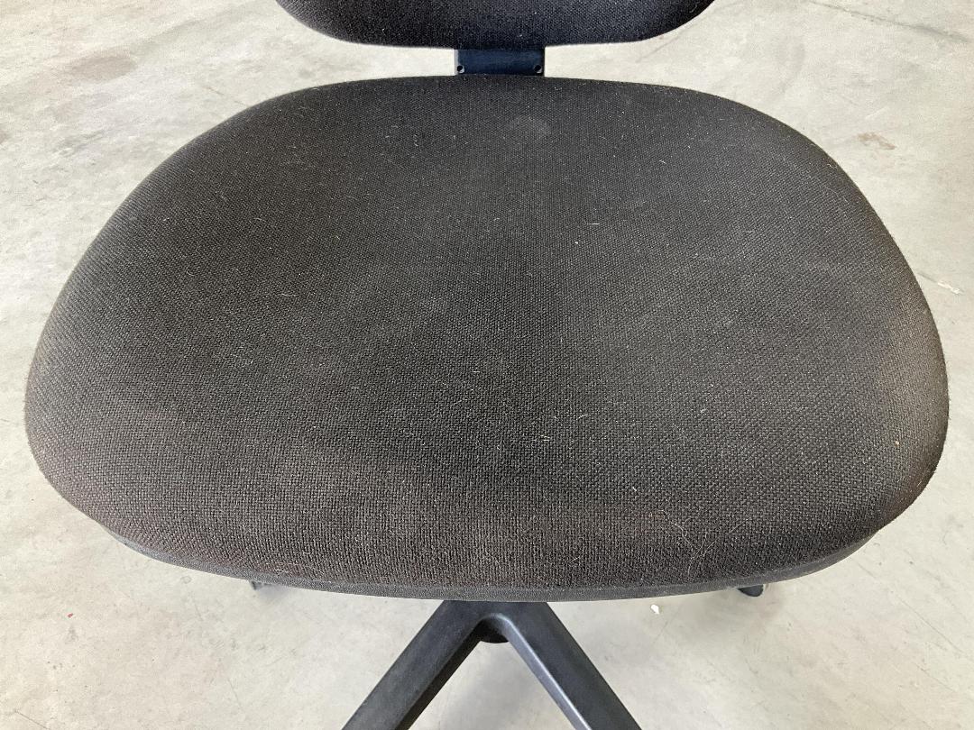 Photo '4' of Black Coloured Office Chair Photo '4' of Black Coloured Office Chair