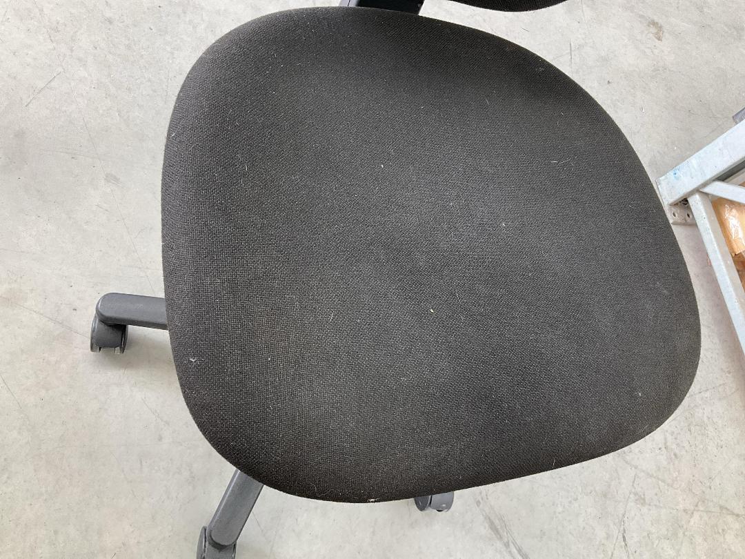 Photo '4' of Black Coloured Office Chair Photo '4' of Black Coloured Office Chair