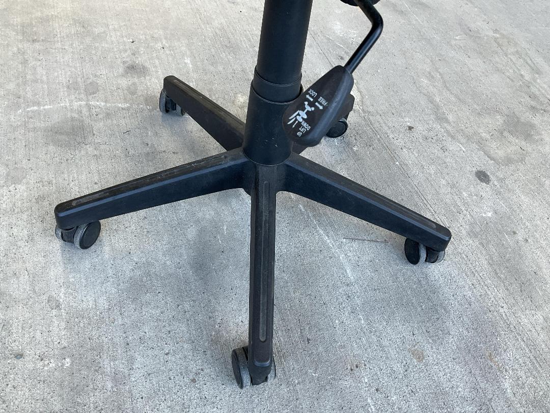 Photo '15' of Black/Purple Coloured Office Chair