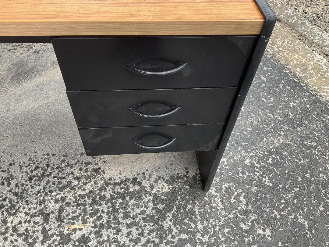 Photo '6' of Office Desk with Drawers Attached