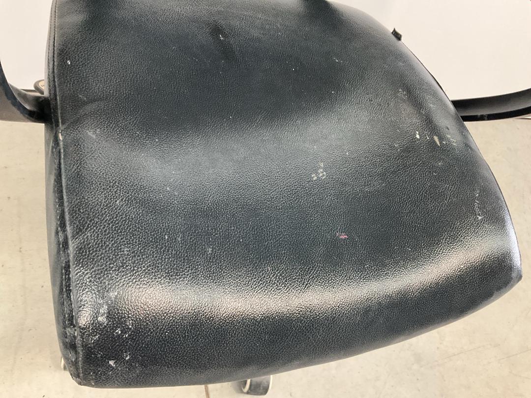 Photo '4' of Igo Black Coloured Office Chair