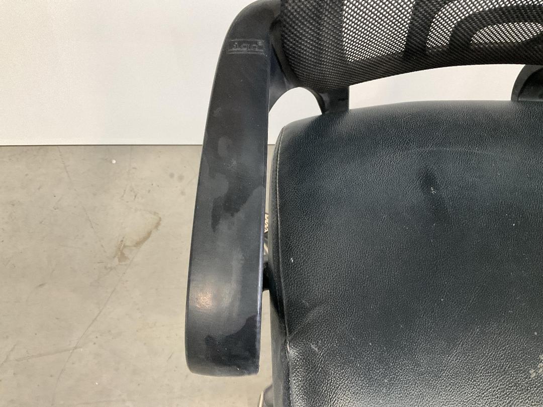 Photo '5' of Igo Black Coloured Office Chair